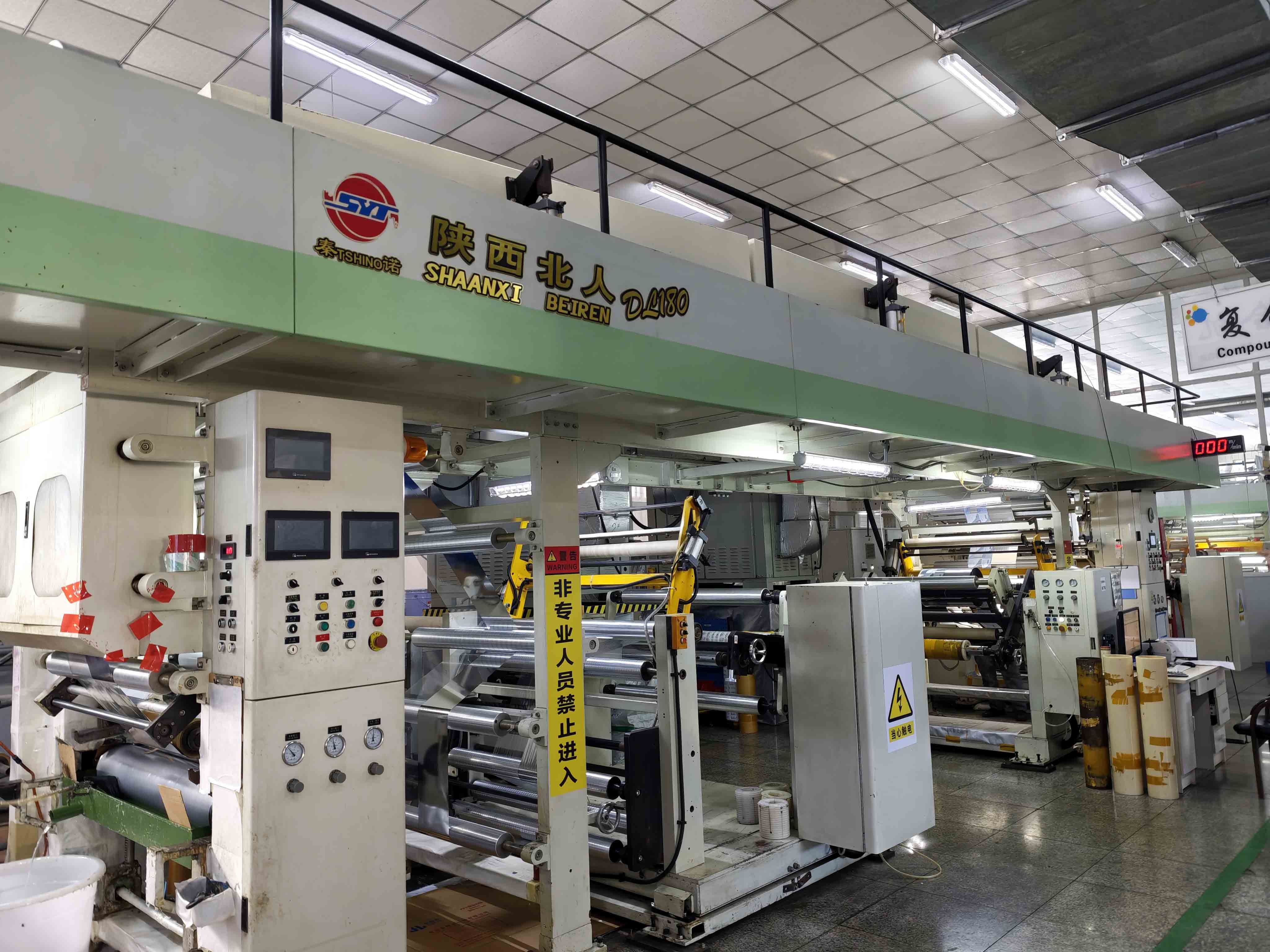 Dry lamination machine for flexible packaging film