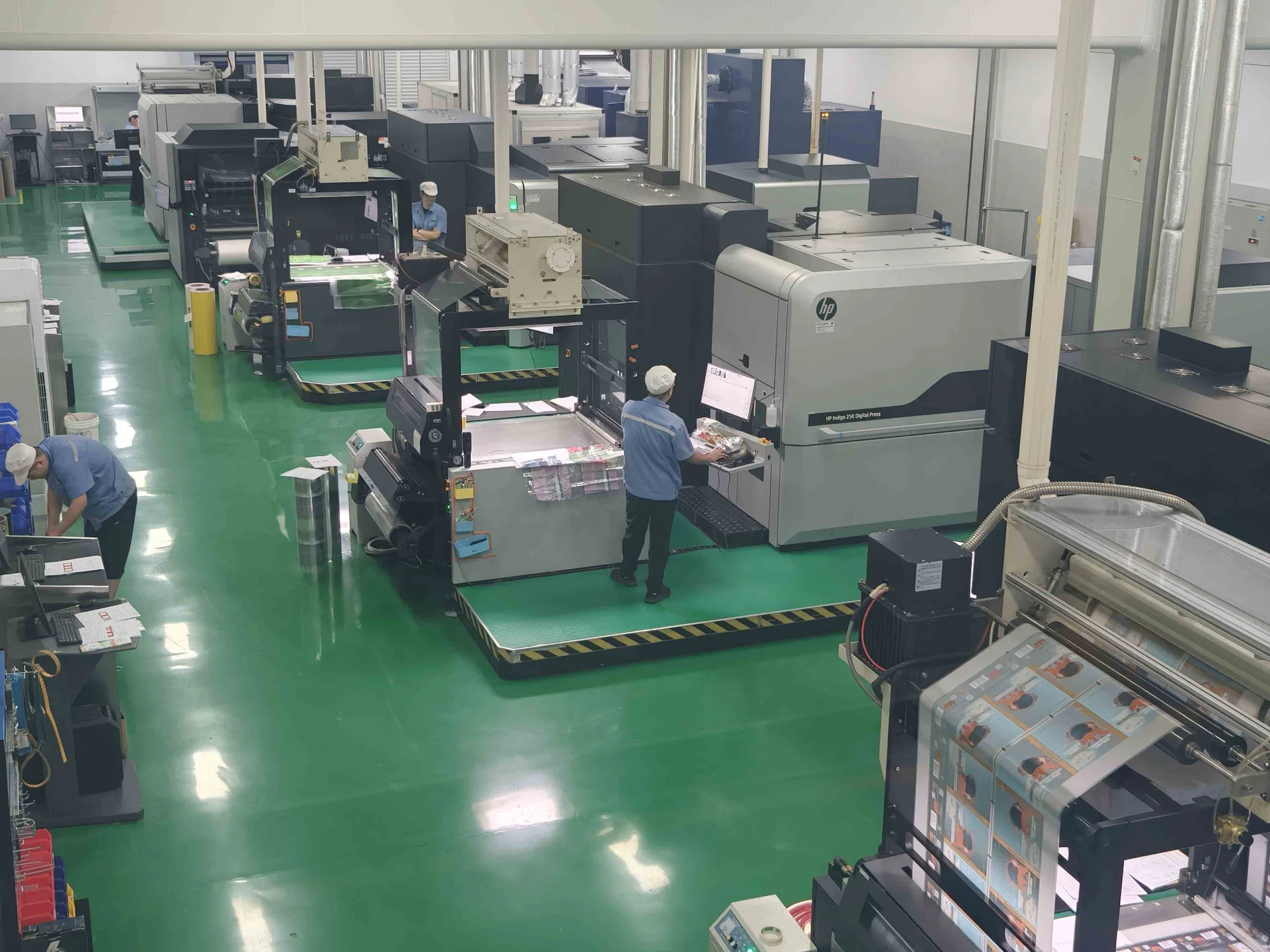 HP Indigo 25K digital presses on the packaging production floor